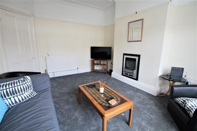 Estcourt Avenue, Leeds photo 2