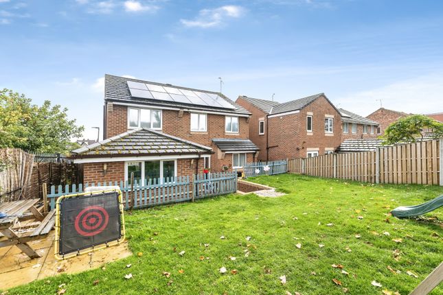 18, The Haverlands, West Yorkshire photo 4