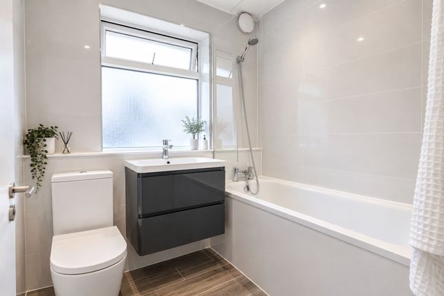 74 Uvedale Road, Enfield photo 3