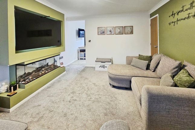 9, Wren Close, Biddulph photo 3
