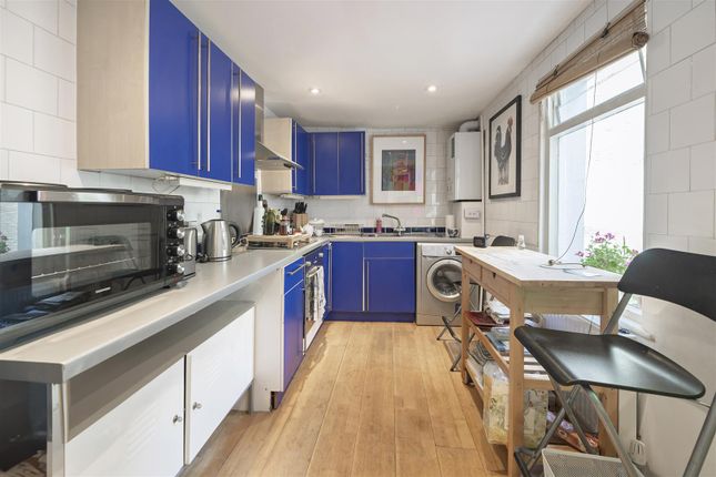 Basement Flat, 5, Hazlitt Road, London photo 4