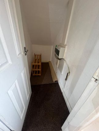 7, Green Bridge Close, Rochdale photo 5
