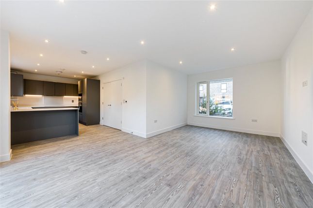 2, Oak Court, Cambridgeshire photo 3