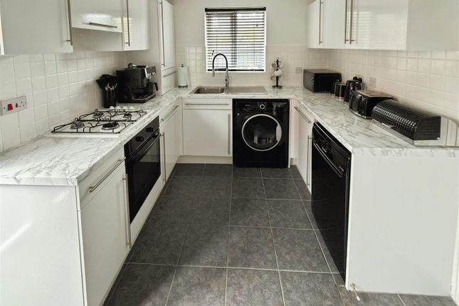 40, Holystone Way, Lowestoft photo 3