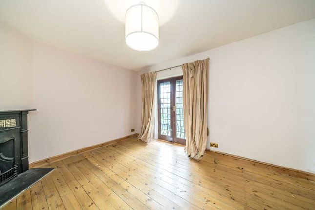 7, Mays Road, Teddington photo 2