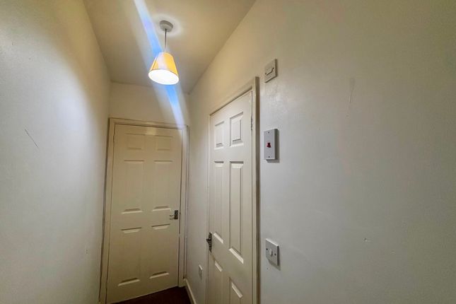 Flat 4, 8 London Road, Neath photo 2