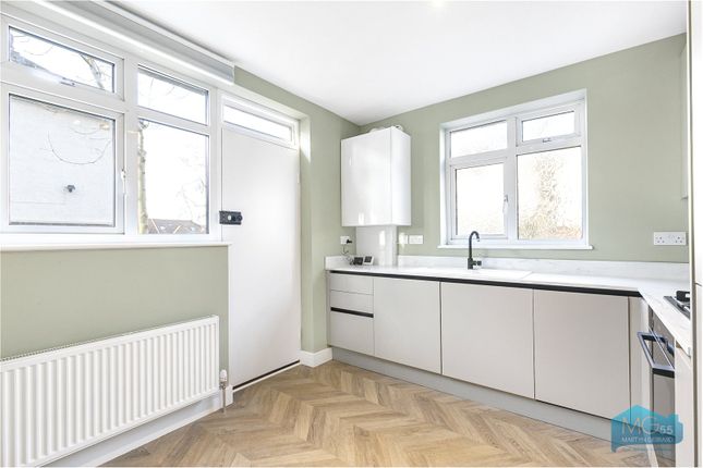 Flat to rent in Grosvenor Road, Finchley Central, London