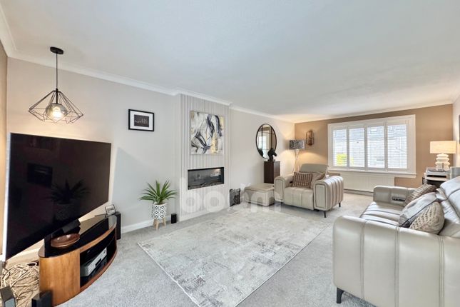 30, Holms Crescent, Erskine photo 2