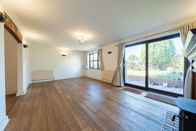 102 Colby Drive, Leicester photo 4