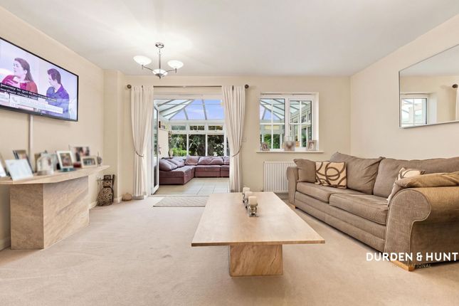 16 Retreat Way, Chigwell photo 3