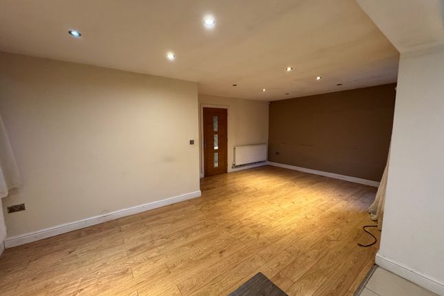 92a, LEICESTER photo 2