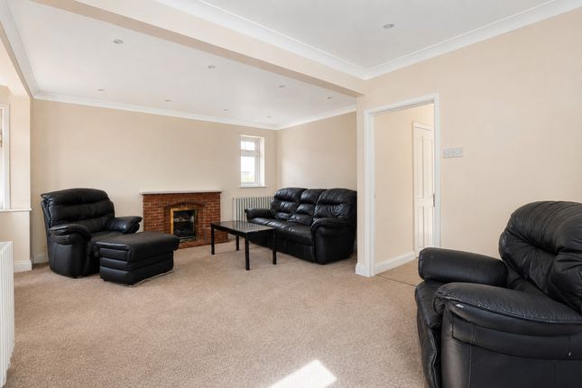 15, Coleridge Road, Romford photo 4