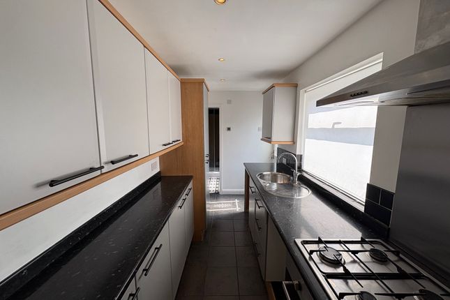 21, Sutton-in-Ashfield photo 2