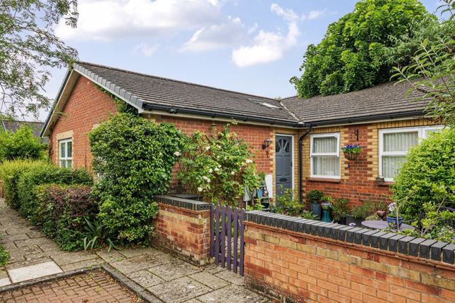 Thumbnail Bungalow for sale in Hollow Way, Cowley, Oxford