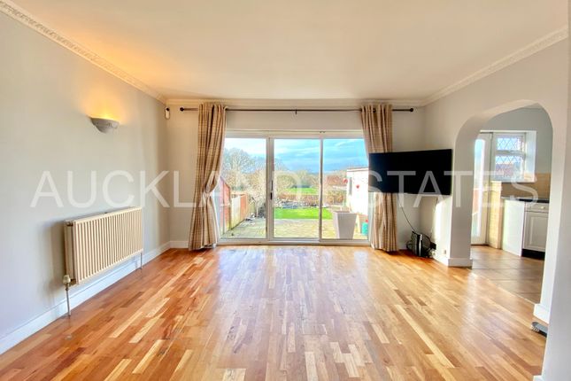 80, Oulton Crescent, Potters Bar photo 4