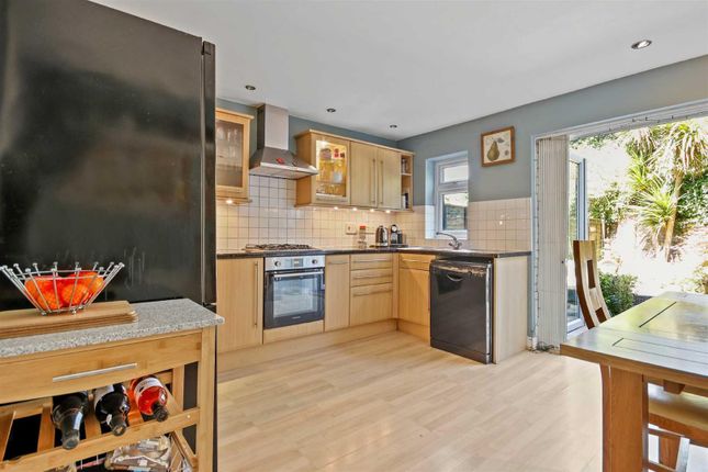 Town house for sale in Station Road, London