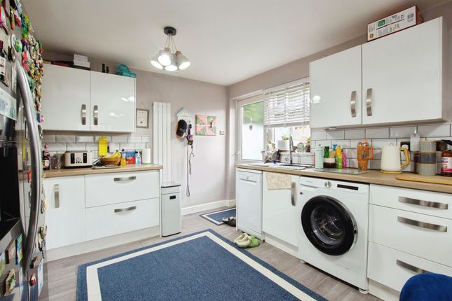 2, Meadow Rise, Nottingham photo 2
