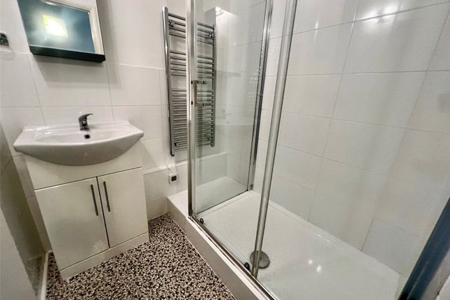 Flat 3, St. James Court, 7, Owls Road, Dorset photo 5