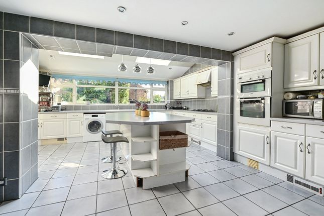 34, Cumberland Road, Surrey photo 3