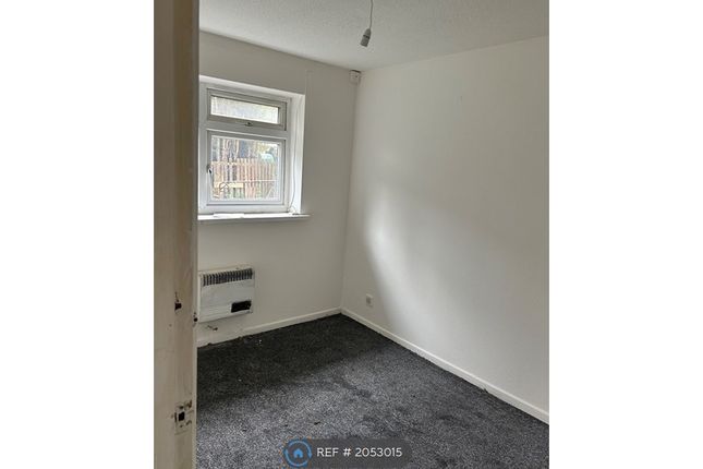 Semi-detached house to rent in Lee Street, Oldham