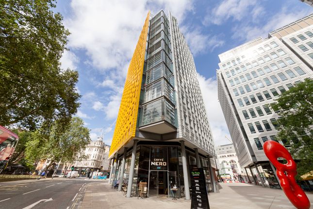 Flat to rent in Central St. Giles Piazza, London