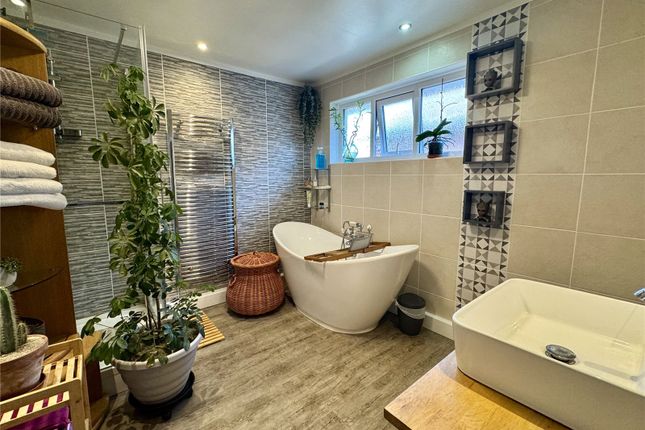 22, Barton Drive, Barton On Sea photo 4