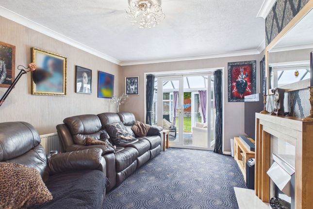 11, Dart Avenue, Torquay photo 2