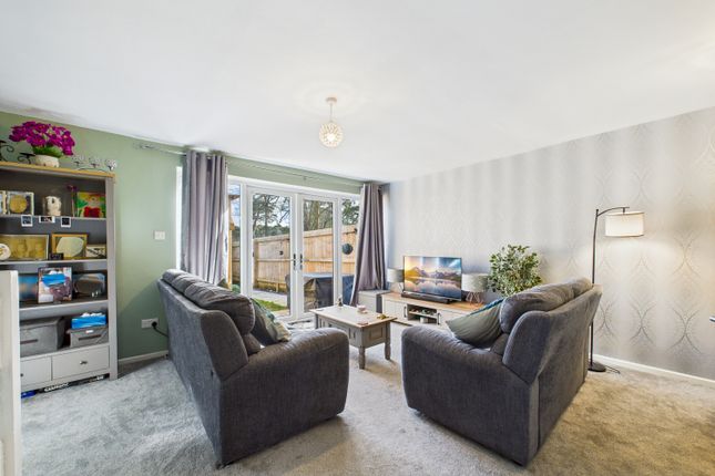 13, Garth Close, Bordon photo 2