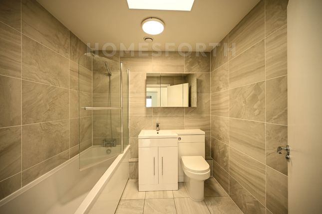Flat 2 112B, High Street, London photo 4