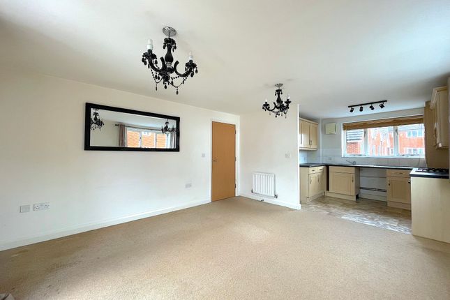 Living Room/Dining Room/Kitchen (2)