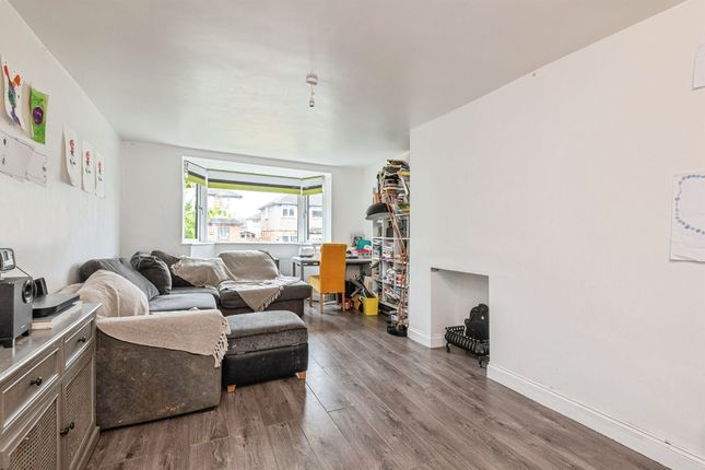 5, Grosvenor Avenue, Huddersfield photo 2