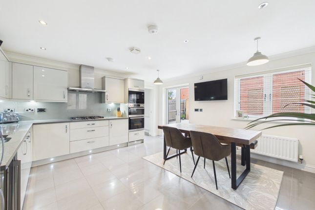5, Abbotsford Close, Worcestershire photo 3