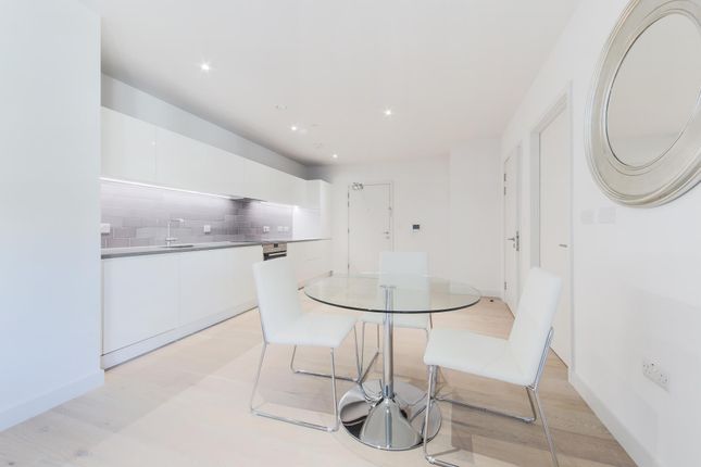 153 Liner House 2, Royal Wharf Walk, London photo 5