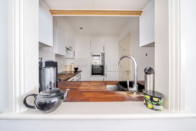 Flat for sale in Imperial Court, Kennington Lane