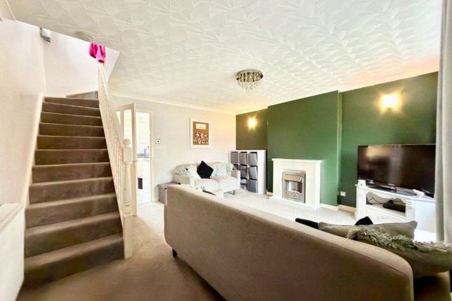 9, Dunnock Close, Stockport photo 4
