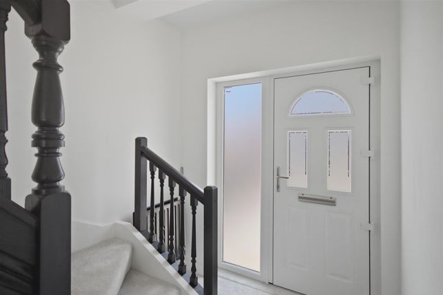 25, Vincent Crescent, Chesterfield photo 4
