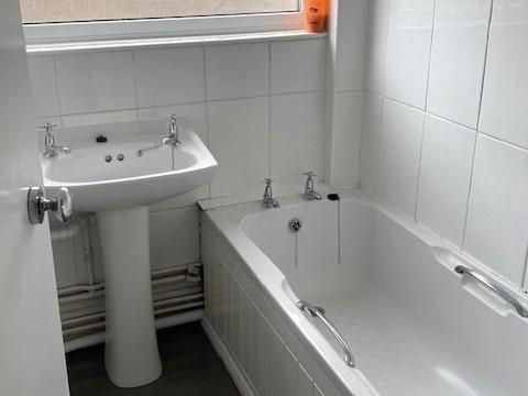 Flat to rent in Gorse Walk, Colchester