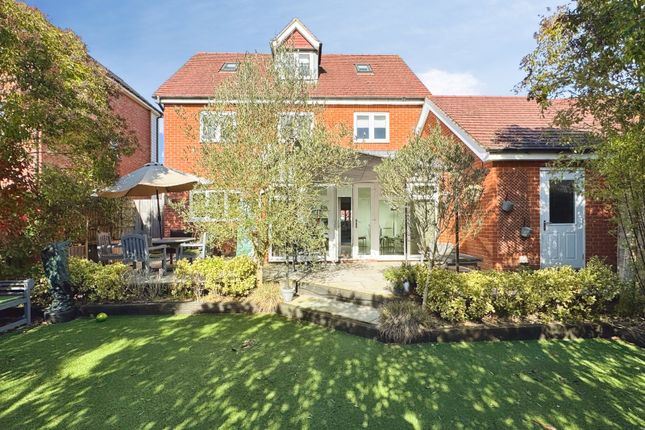 37, Bluebell Crescent, Reading photo 4