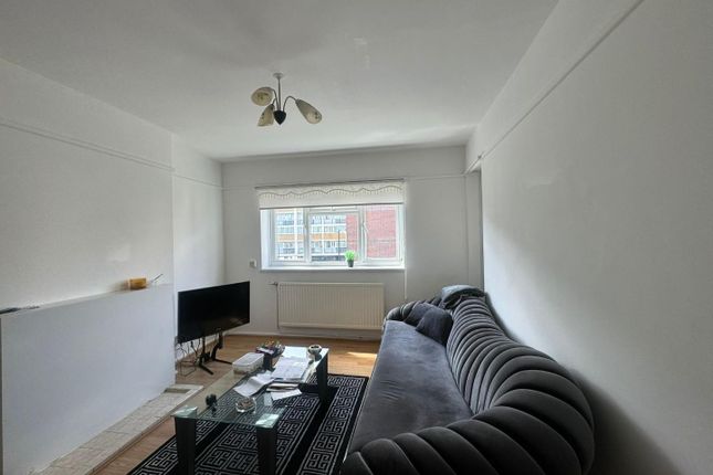 Flat to rent in Campsbourne Road, London