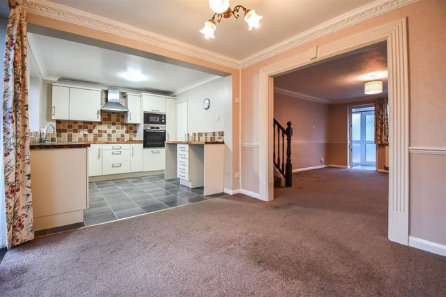 28, Shortcroft, Brentwood photo 4