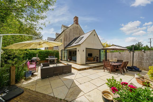 27, Churn Meadows, Cirencester photo 2