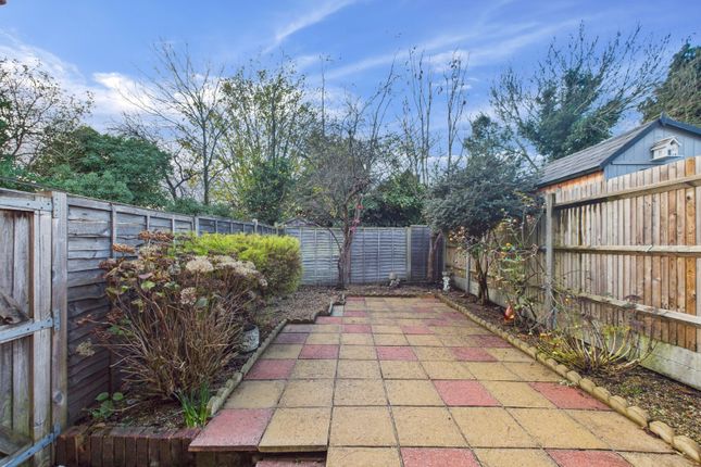 9, Holmsdale Close, Buckinghamshire photo 4
