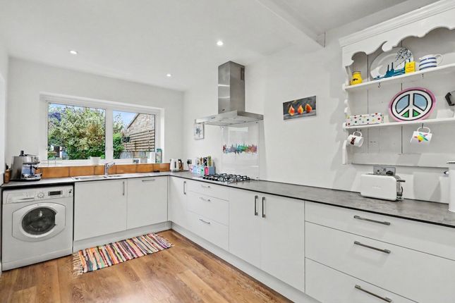 2 Dene Gardens, Thames Ditton photo 4