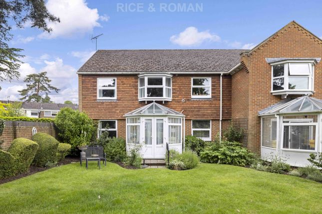 Thumbnail Flat for sale in Hall Place Drive, Weybridge