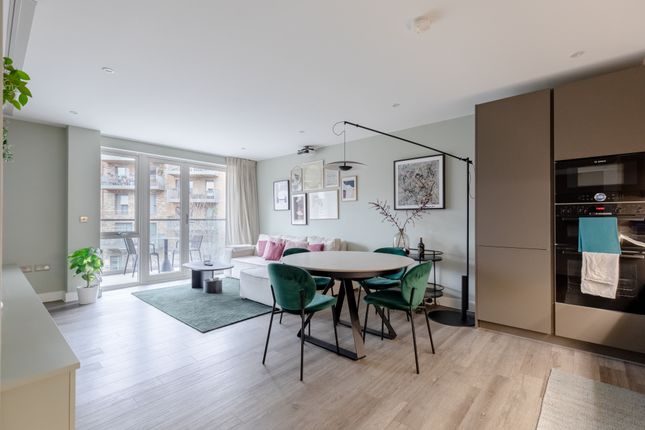 Thumbnail Flat to rent in Lndn-New733 - Highfield Court, New North Road, London, - All Bills Included.