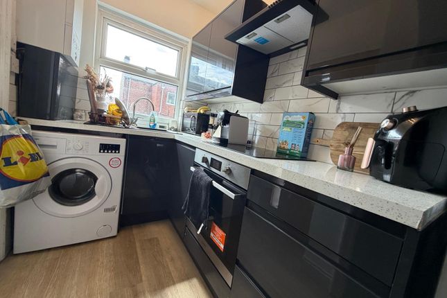 1-bed house on 15, Denholme Drive, West Yorkshire, £795/mo