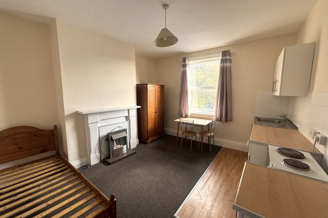 Flat 3, 126 Pinderfields Road, Wakefield photo 4
