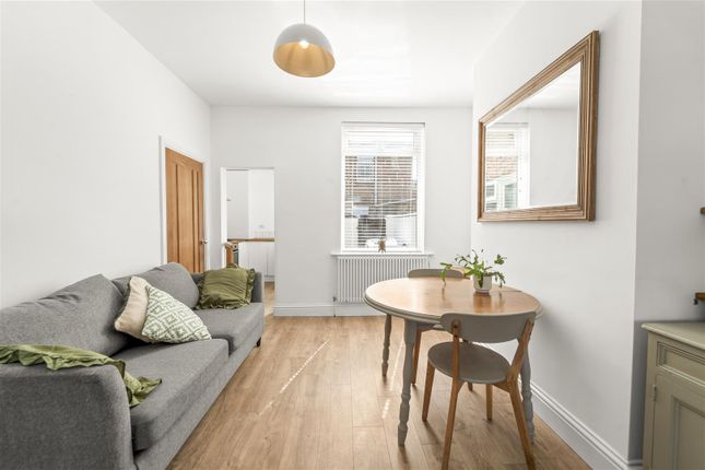 9, Lindow Street, Sale photo 3