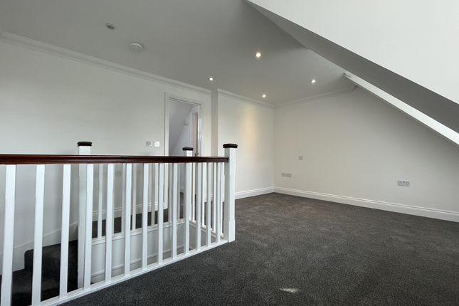 18, Loxley Close Byfleet, null photo 4