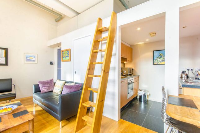 Thumbnail Flat to rent in Pentonville Road, Angel, London